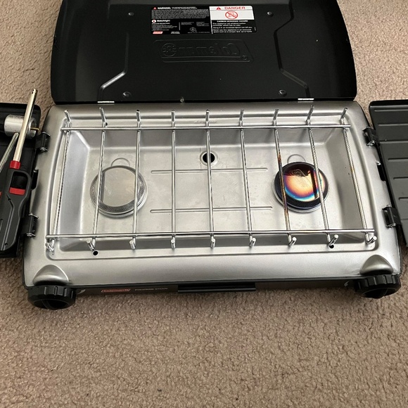 Coleman Perfect Flow 2 Burner Stove - Picture 4 of 5